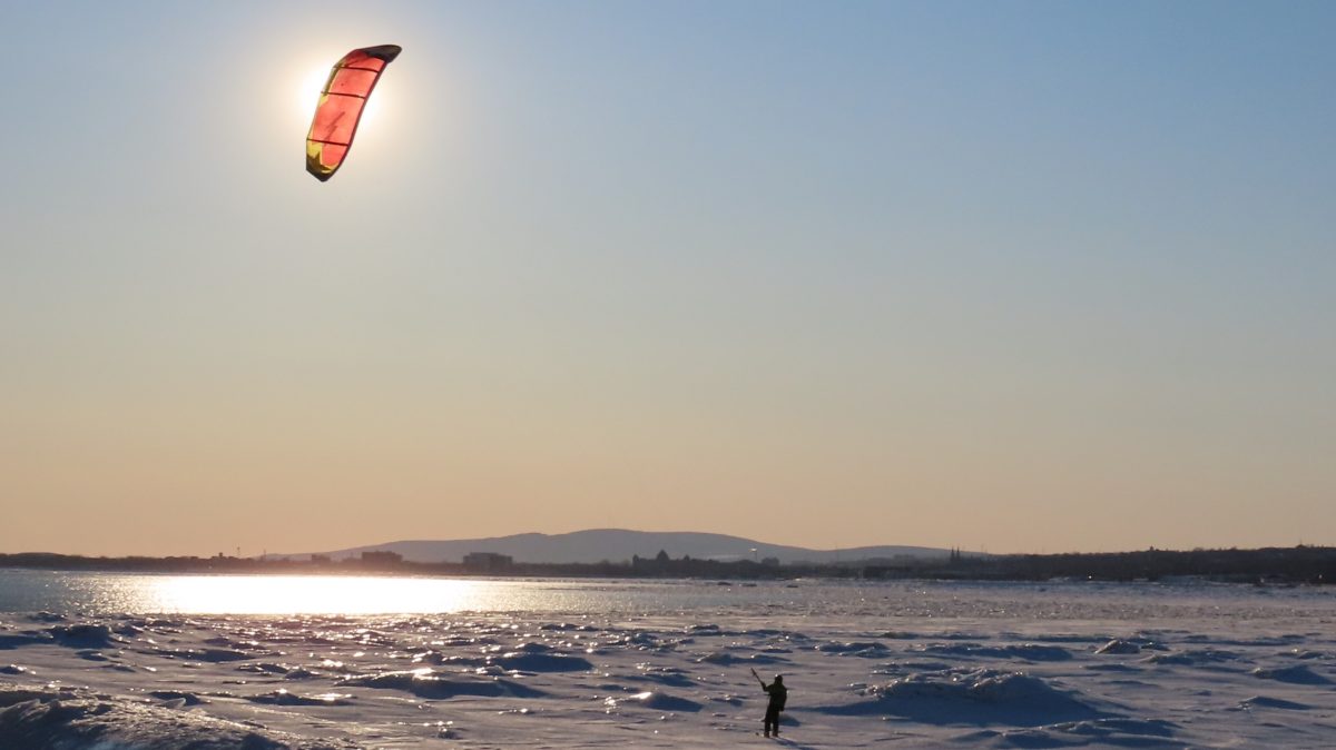 Comment s’initer au kitesurf ?